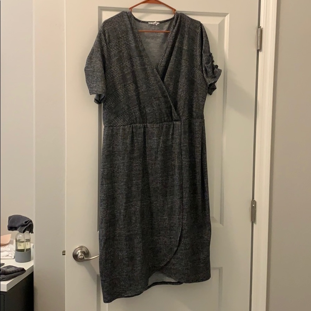 Maurice’s grey plaid faux wrap dress size xxl